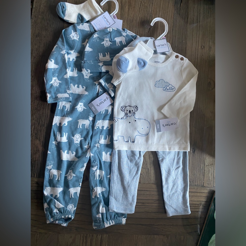 NWT 2 Sets of CARTER’S 100% cotton outfits w hats & socks sz 9 mos